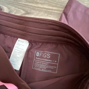 FIGS scrub set. Maroon color. Small top and medium bottom